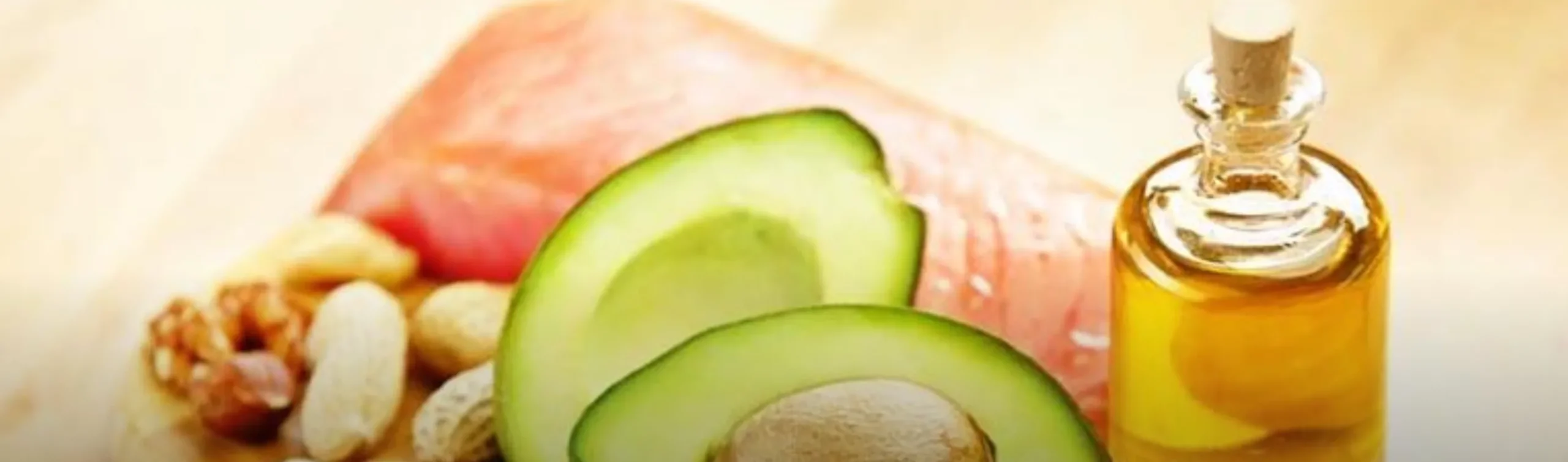Plano horizontal de aguacate en close up.